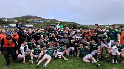 Na Conallaigh ag ceiliúradh tar éis Chomórtas Peile na Gaeltachta 2026