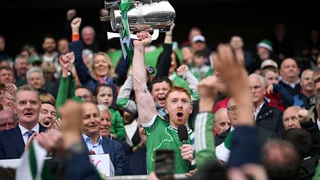 Cluiche Ceannais Iomána na Mumhan: Luimneach 1-21 Corcaigh 2-17