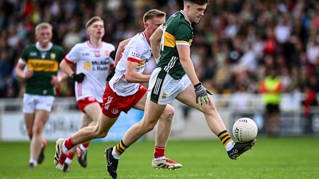 Gearóid White, Kerry, and Darren McAnespie, Tyrone, in Electric Ireland MFC Final action. Photo by Piaras Ó Mídheach/Sportsfile