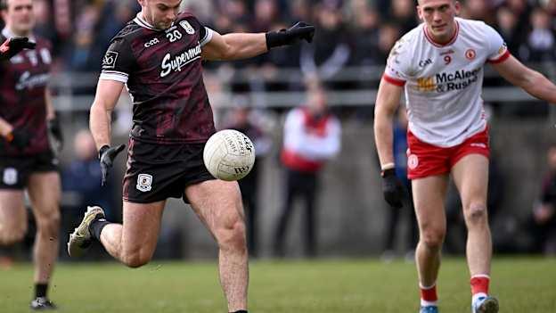 Cillian McDaid, Galway, and Conn Kilpatrick, Tyrone, in Allianz Football League action. Photo by Piaras Ó Mídheach/Sportsfil