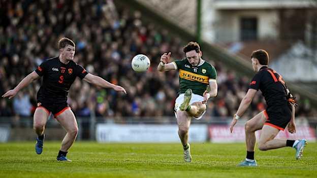 Paudie Clifford, Kerry, and Gareth Murphy and Darragh McMullan, Armagh, in Allianz Football League action. Photo by Brendan Moran/Sportsfile