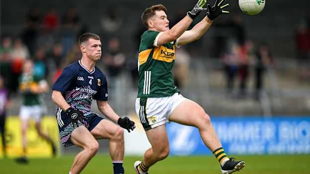 Nick Lacey, Kerry, and Cahair Tighe, Mayo, in Electric Ireland MFC Semi-Final action. Photo by Brendan Moran/Sportsfile